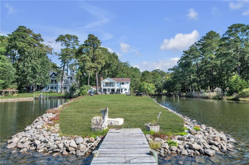Photo 5 of 39 residential for sale in Virginia Beach virginia