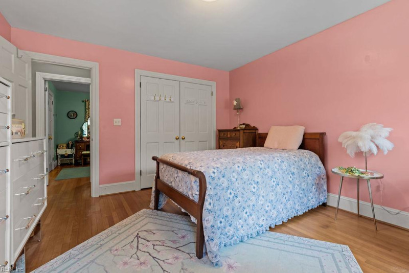 Photo 25 of 44 residential for sale in Franklin virginia