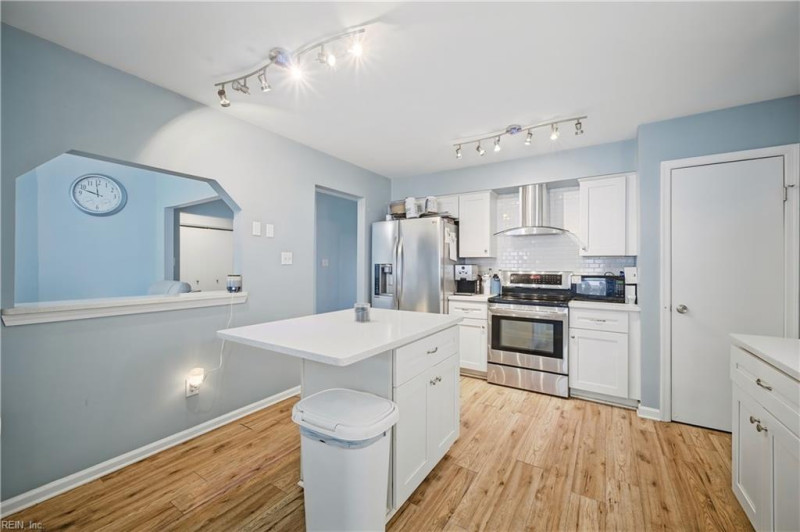 Photo 12 of 34 residential for sale in Virginia Beach virginia