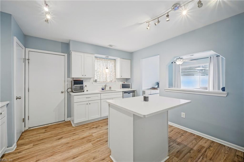 Photo 13 of 34 residential for sale in Virginia Beach virginia