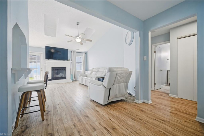 Photo 4 of 34 residential for sale in Virginia Beach virginia