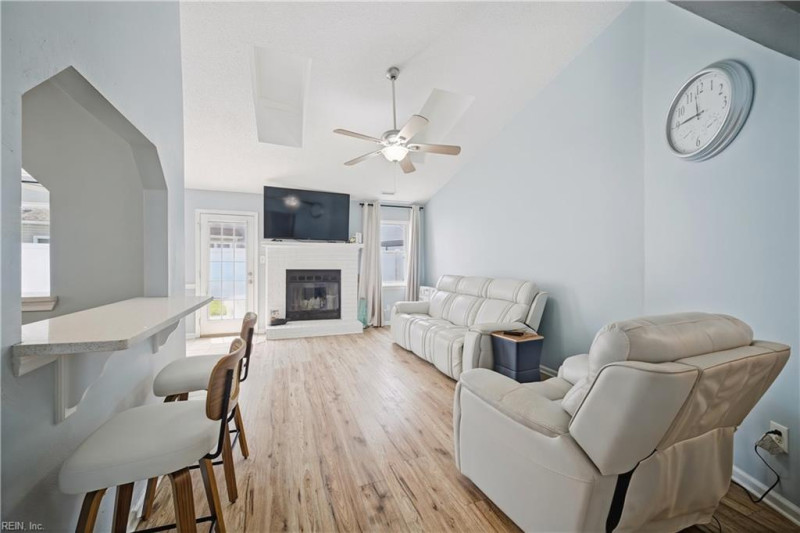 Photo 5 of 34 residential for sale in Virginia Beach virginia