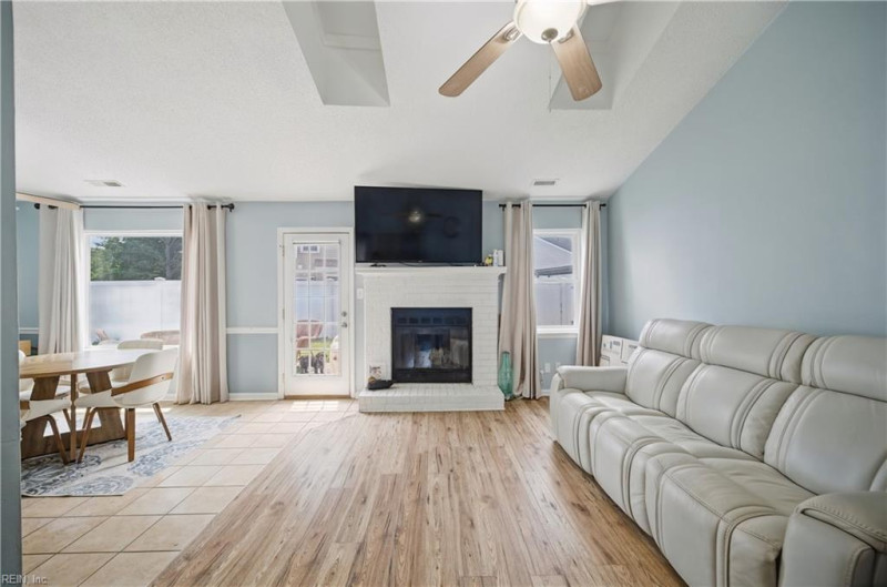 Photo 7 of 34 residential for sale in Virginia Beach virginia