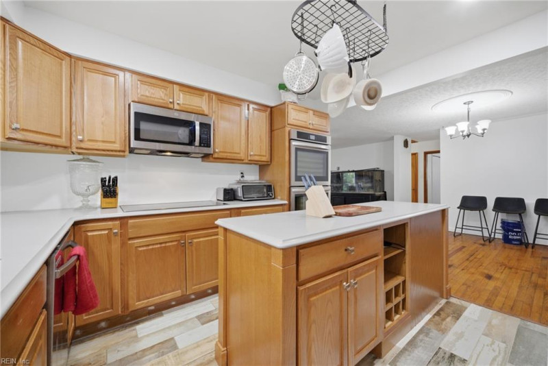 Photo 17 of 50 residential for sale in Hampton virginia