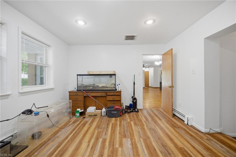 Photo 18 of 50 residential for sale in Hampton virginia