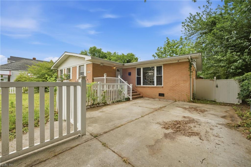 Photo 3 of 50 residential for sale in Hampton virginia