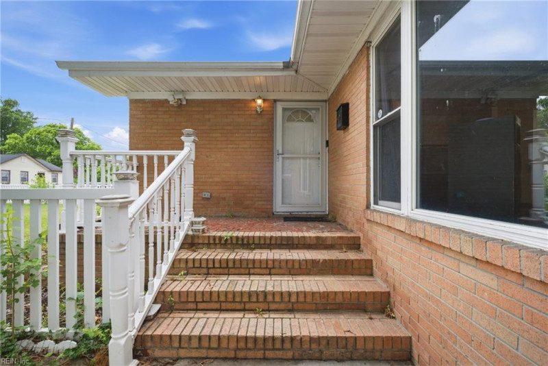 Photo 4 of 50 residential for sale in Hampton virginia