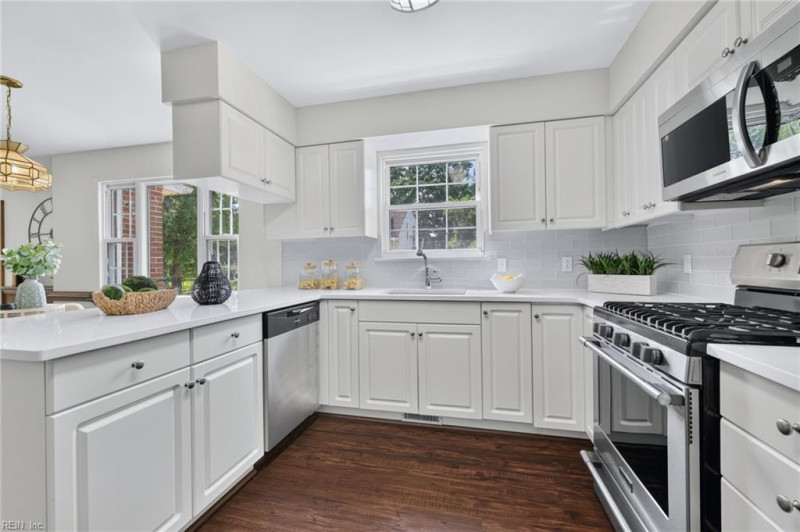 Photo 10 of 39 residential for sale in Virginia Beach virginia