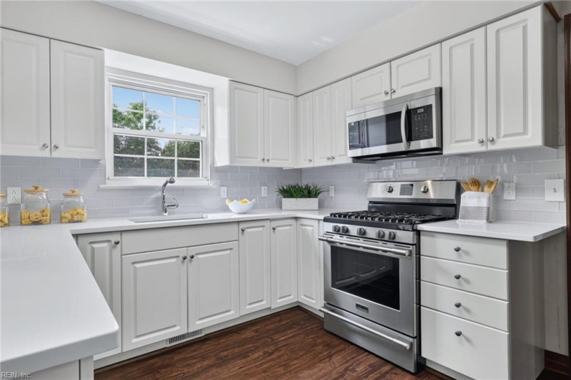 Photo 11 of 39 residential for sale in Virginia Beach virginia