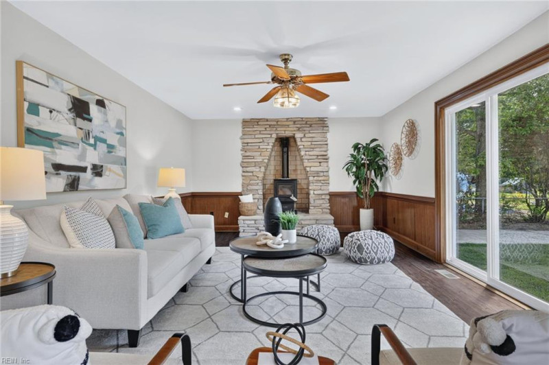 Photo 14 of 39 residential for sale in Virginia Beach virginia