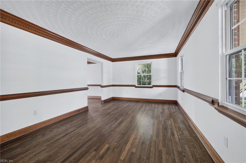 Photo 4 of 39 residential for sale in Virginia Beach virginia
