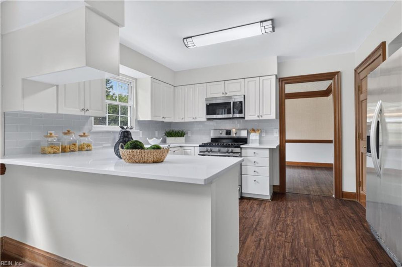 Photo 8 of 39 residential for sale in Virginia Beach virginia