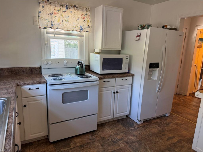 Photo 10 of 31 residential for sale in Portsmouth virginia
