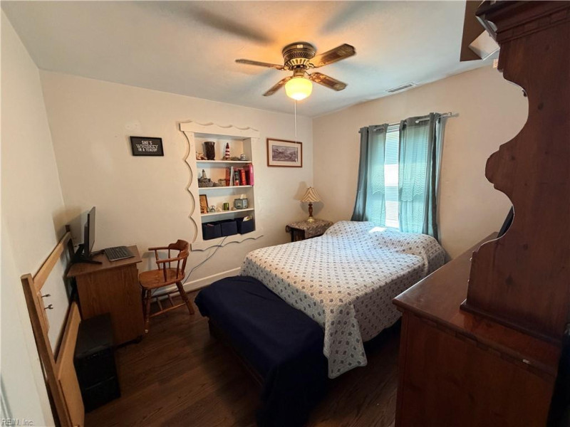 Photo 16 of 31 residential for sale in Portsmouth virginia