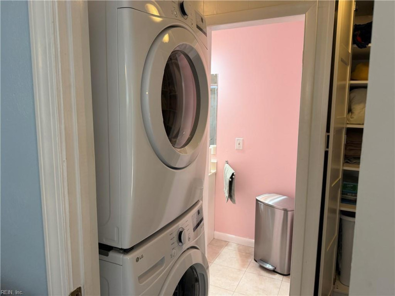 Photo 17 of 31 residential for sale in Portsmouth virginia