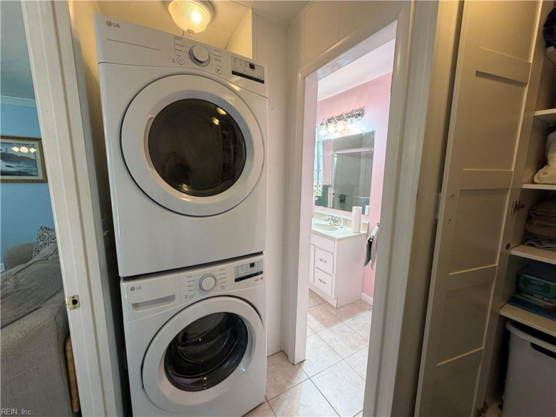 Photo 18 of 31 residential for sale in Portsmouth virginia