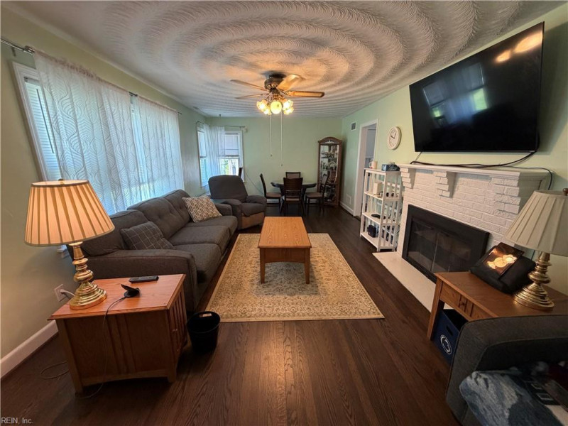Photo 4 of 31 residential for sale in Portsmouth virginia