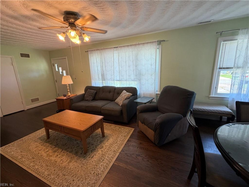 Photo 6 of 31 residential for sale in Portsmouth virginia