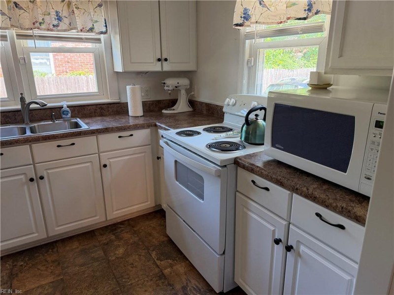 Photo 8 of 31 residential for sale in Portsmouth virginia