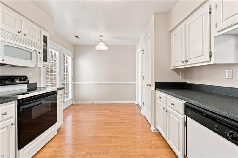 Photo 13 of 41 residential for sale in Chesapeake virginia