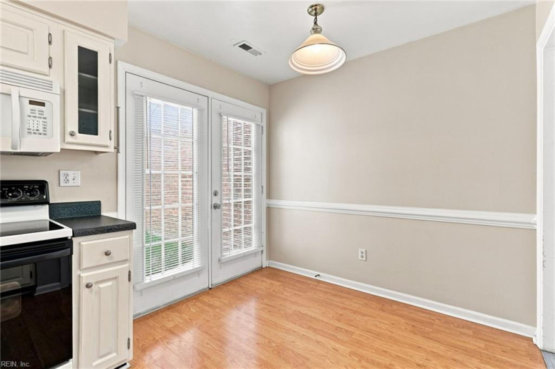 Photo 17 of 41 residential for sale in Chesapeake virginia
