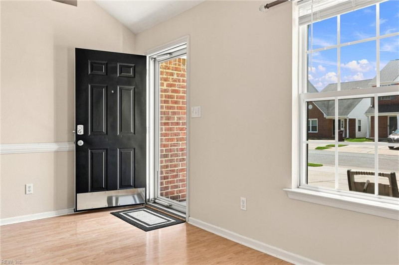 Photo 4 of 41 residential for sale in Chesapeake virginia