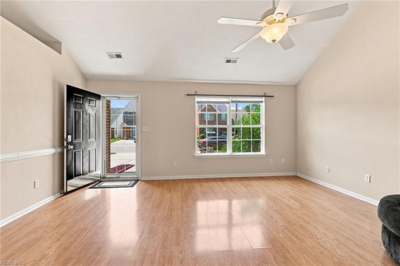 Photo 8 of 41 residential for sale in Chesapeake virginia