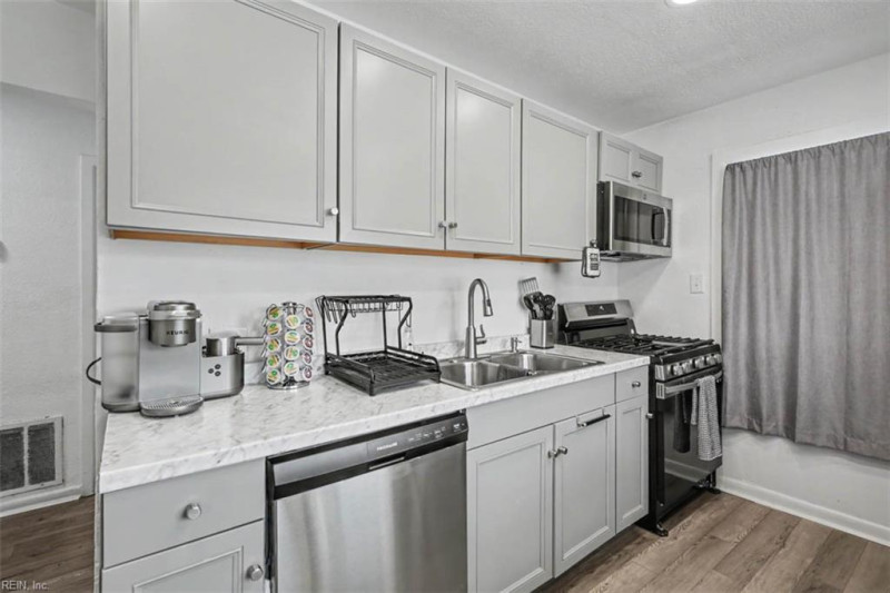 Photo 18 of 30 residential for sale in Norfolk virginia