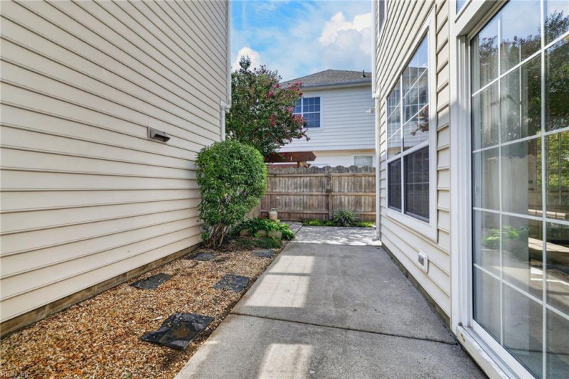 Photo 10 of 26 residential for sale in Virginia Beach virginia