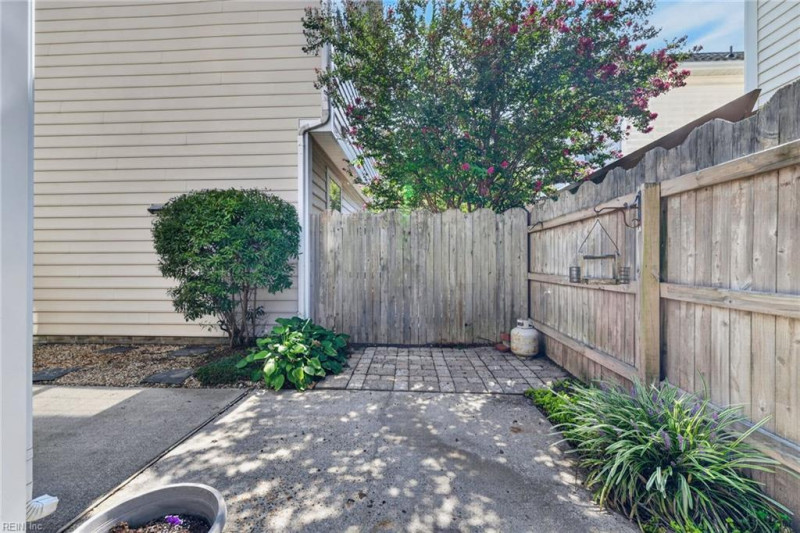 Photo 11 of 26 residential for sale in Virginia Beach virginia