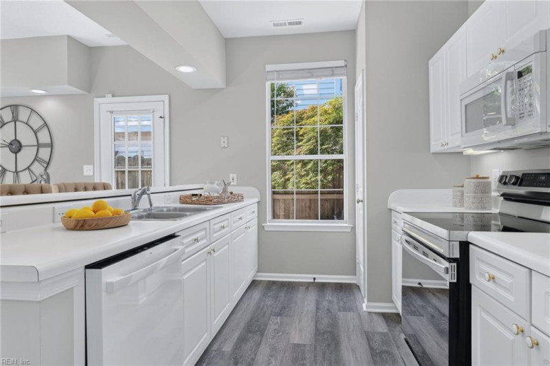 Photo 14 of 26 residential for sale in Virginia Beach virginia
