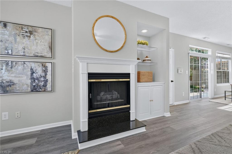 Photo 4 of 26 residential for sale in Virginia Beach virginia