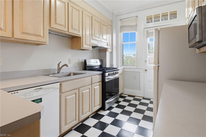 Photo 11 of 29 residential for sale in Norfolk virginia