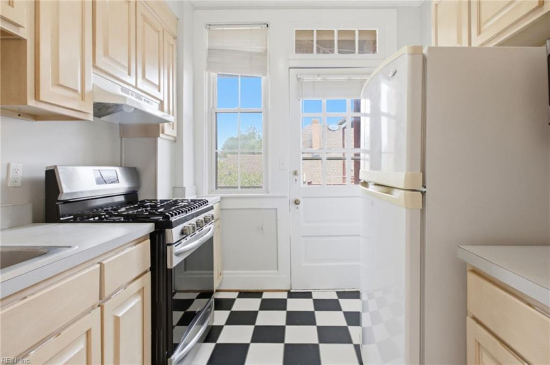 Photo 12 of 29 residential for sale in Norfolk virginia