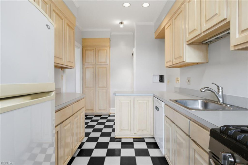 Photo 13 of 29 residential for sale in Norfolk virginia