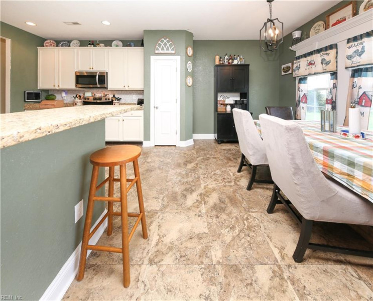 Photo 10 of 43 residential for sale in Currituck County virginia