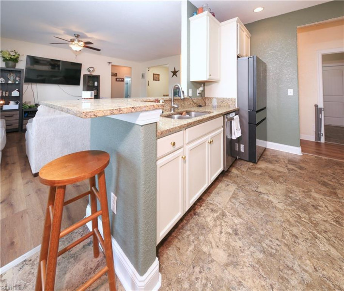 Photo 12 of 43 residential for sale in Currituck County virginia