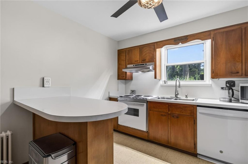 Photo 11 of 31 residential for sale in Norfolk virginia