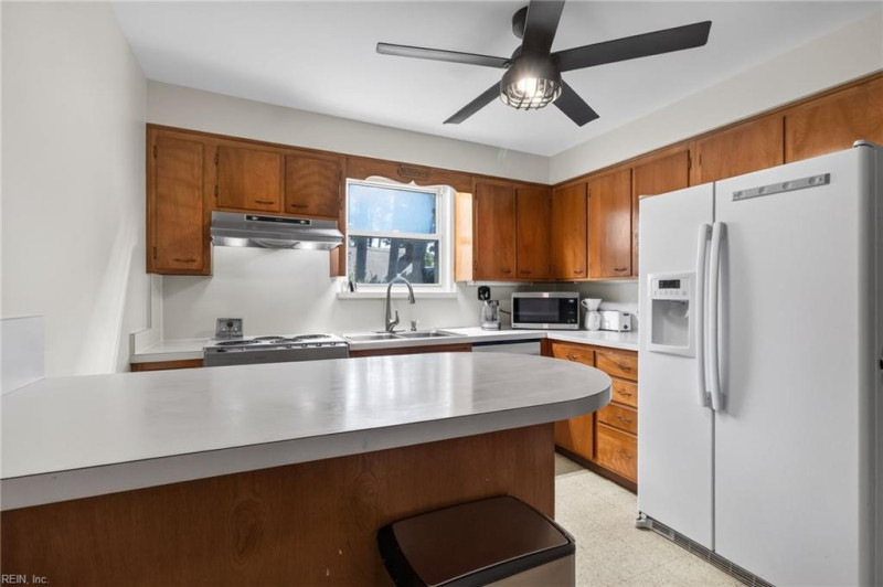 Photo 12 of 31 residential for sale in Norfolk virginia