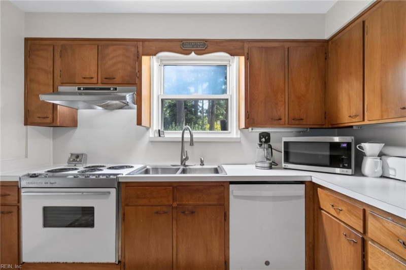 Photo 13 of 31 residential for sale in Norfolk virginia