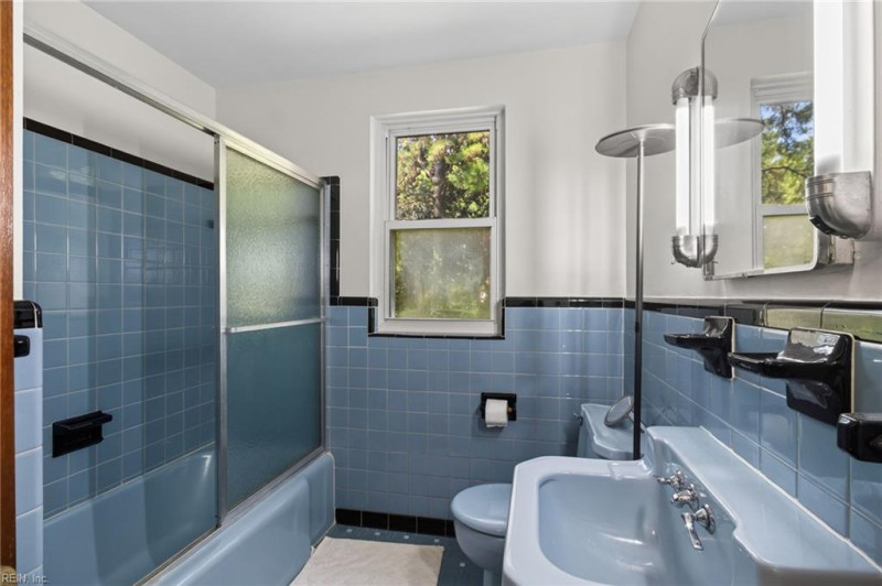 Photo 18 of 31 residential for sale in Norfolk virginia