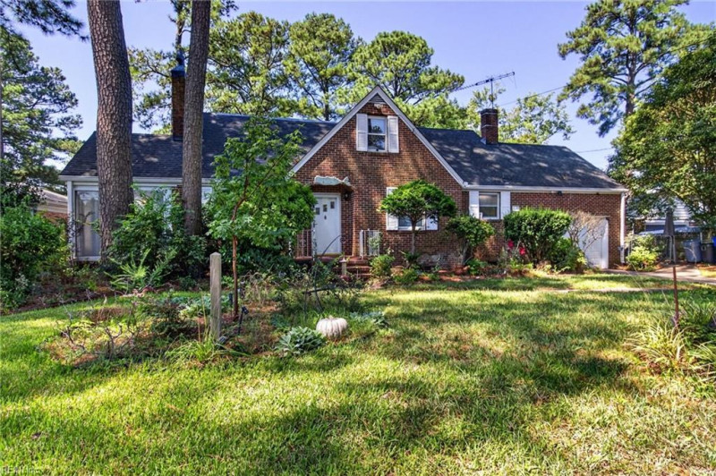 Photo 2 of 31 residential for sale in Norfolk virginia