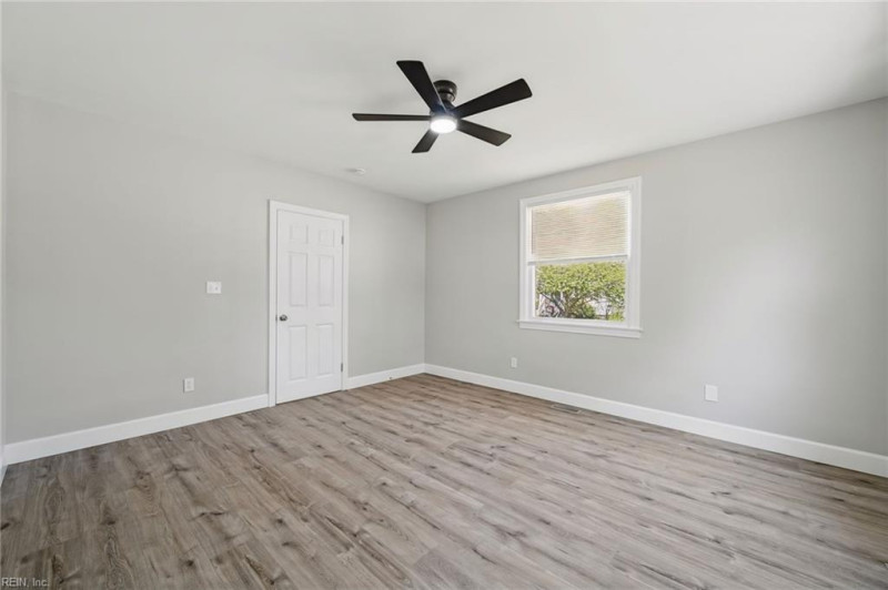 Photo 14 of 29 residential for sale in Hampton virginia