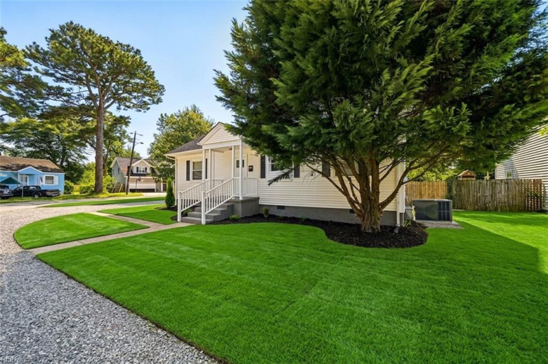 Photo 4 of 29 residential for sale in Hampton virginia