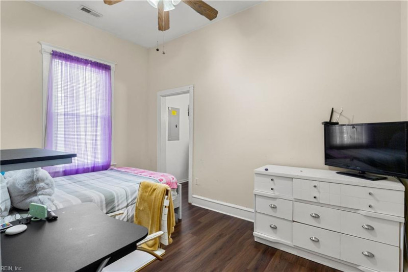 Photo 18 of 23 residential for sale in Hampton virginia