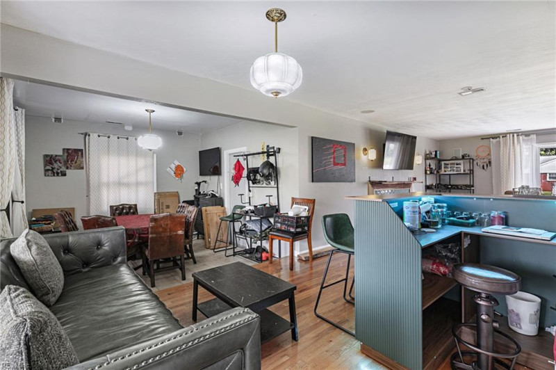 Photo 11 of 34 residential for sale in Hampton virginia