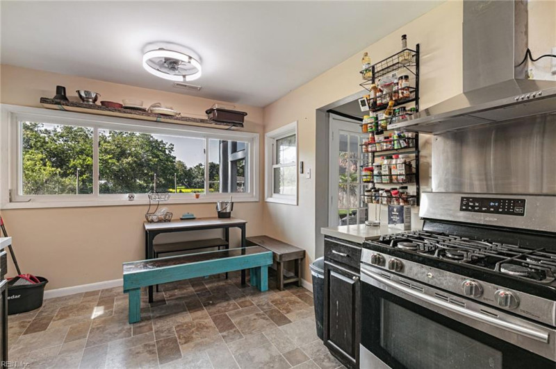 Photo 13 of 34 residential for sale in Hampton virginia