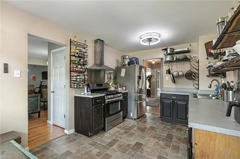 Photo 14 of 34 residential for sale in Hampton virginia