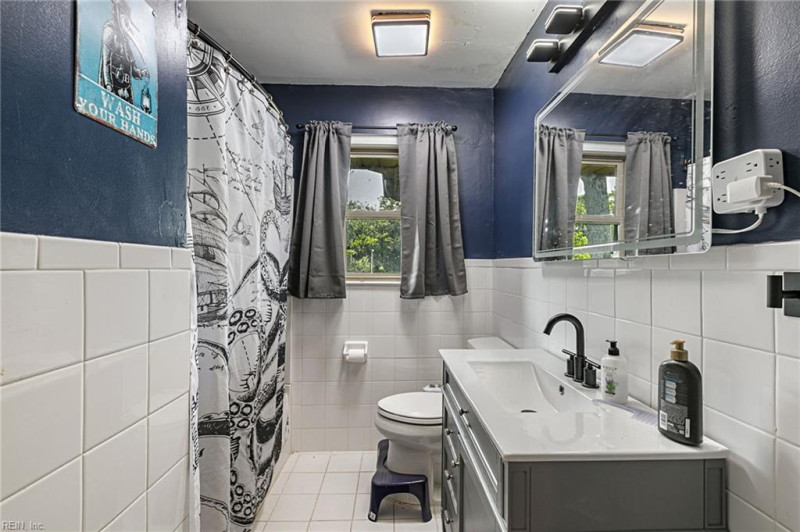 Photo 15 of 34 residential for sale in Hampton virginia