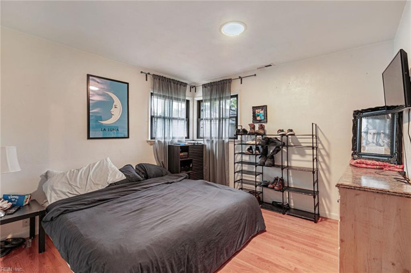 Photo 16 of 34 residential for sale in Hampton virginia